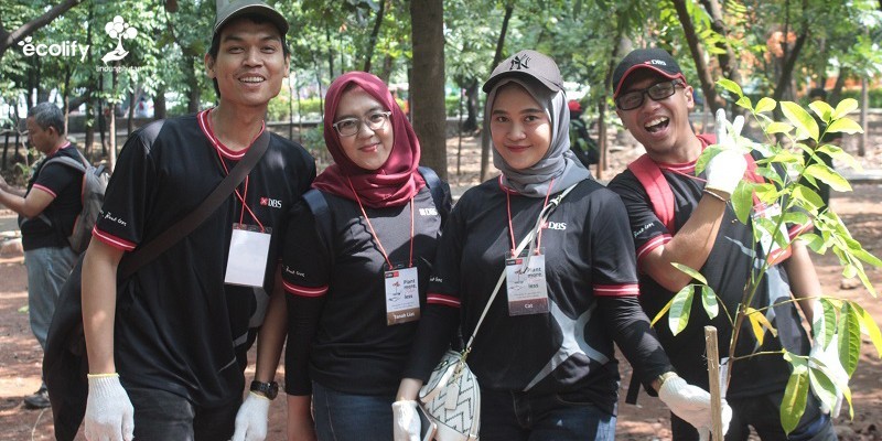 DBS Bank Indonesia Plants Thousands of Trees